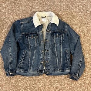 Old Navy sherpa-lined denim trucker jacket. Size Medium